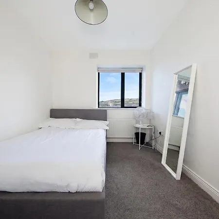 Modern 2-bed Near Luas & Dublin Mountains Apartment Citywest