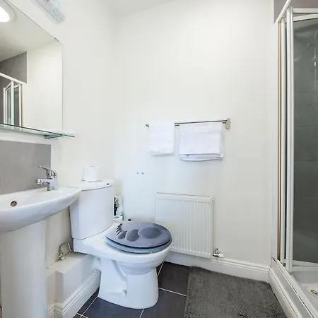Apartment Modern 2-bed Near Luas & Dublin Mountains