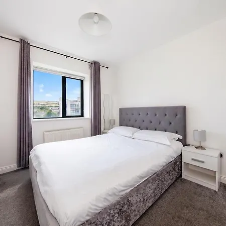 Modern 2-bed Near Luas & Dublin Mountains Apartment Citywest