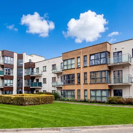 Modern 2-bed Near Luas & Dublin Mountains