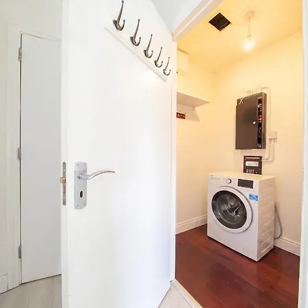 Modern 2-bed Near Luas & Dublin Mountains Apartment Citywest